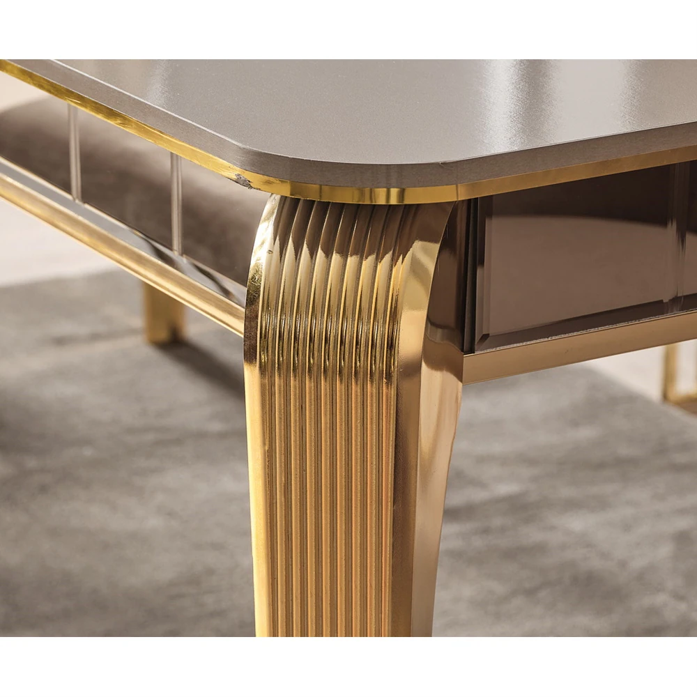 Legendary Elegance Dining Table – A Statement of Sophistication and Luxury