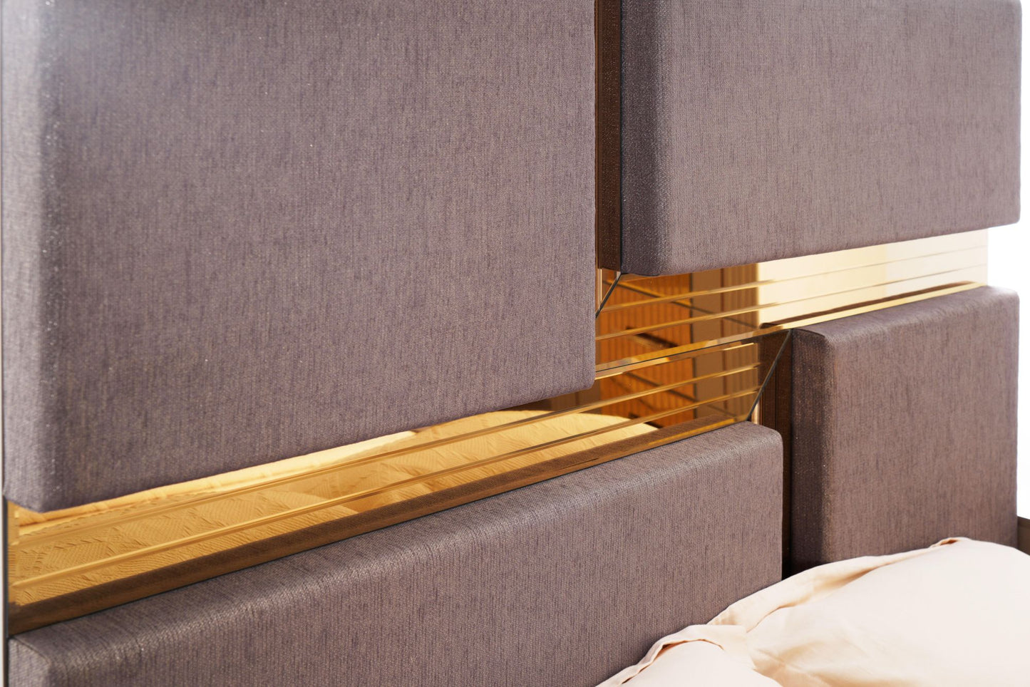 Graywood Renaissance Queen Bed with Lavish Tufted Upholstery