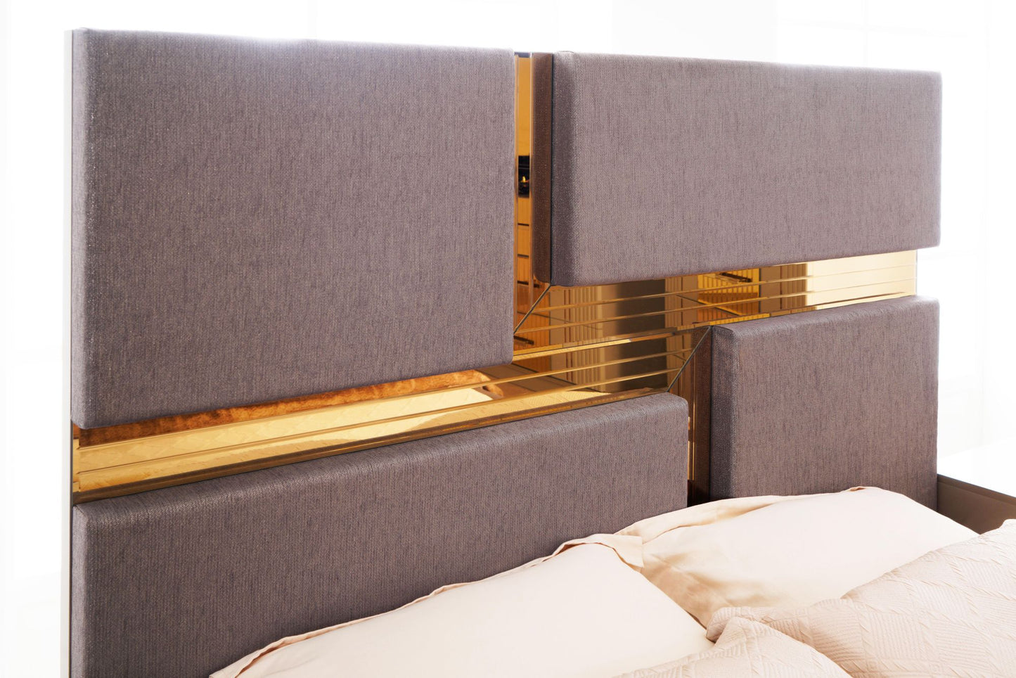Graywood Renaissance Queen Bed with Lavish Tufted Upholstery