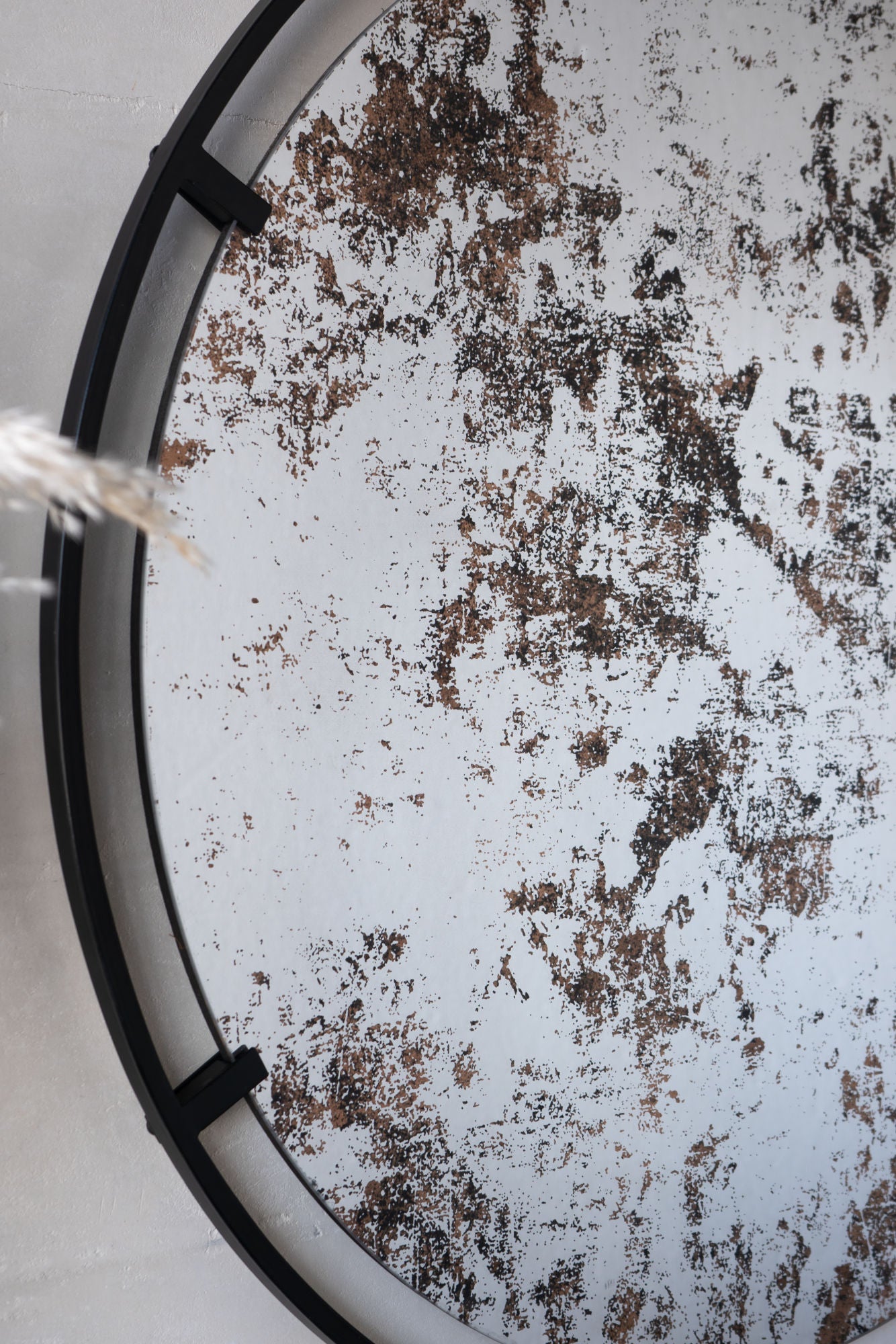 Theodor Mirror with industrial design
